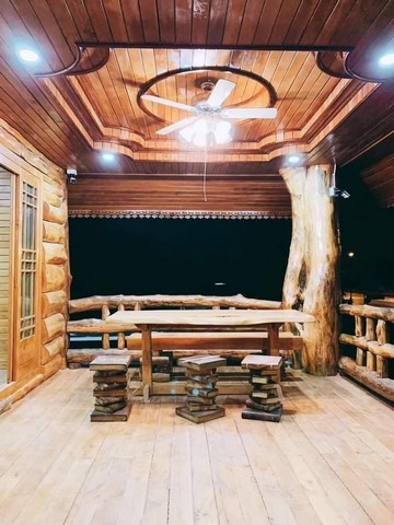 บ้านไม้สักทอง ที่สวยติดลำห้วย สันทราย