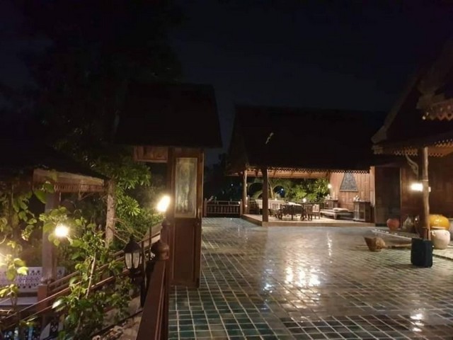 บ้านทรงไทยล้านนาประยุกต์ ไม้สักทองทั้งหลัง แม่ปูคา สันกำแพง