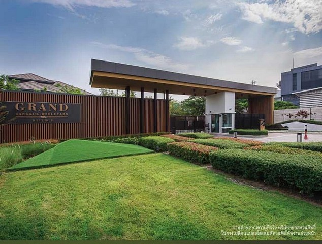 LV52984 ขายบ้านหรู โครงการแกรนด์ บางกอก บูเลอวาร์ด พระราม 9 ใกล้ร.ร.นานาชาติ พร้อมสระว่ายน้ำ