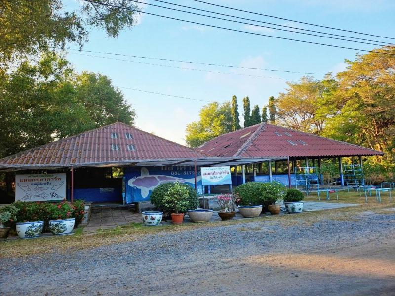 ขายที่ดินพร้อมสิ่งปลูกสร้างราคาถูก อ.บางน้ำเปรี้ยว จังหวัดฉะเชิงเทรา บนเนื้อที่ 153 ไร่ น้ำไฟ พร้อม บรรยากาศ สไตล์รีสอร์ท