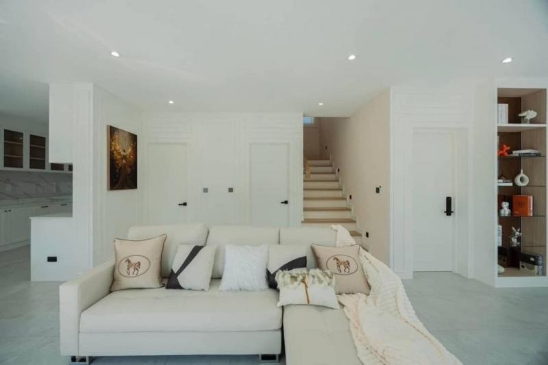 ให้เช่าบ้านหรู 150,000 บาท บนทำเลทอง​ โซนแม่เหียะ บ้านคุณภาพ พร้อมอยู่ ตกแต่งเรียบหรู โปร่งโล่ง เป็นส่วนตัว #วิวดอยสุเทพ และทะเลสาบชัดเจน