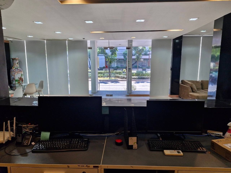 BH3342 ให้เช่าอาคาร 3 ชั้น ติดถนนพระราม4 แอร์ 3 เครื่อง ประมาณ 3-4 คัน ใกล้ซอยสุขุมวิท 40