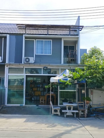 ขาย...ทาวน์เฮ้าส์ ม.เดอะคัลเลอร์ รังสิตคลองสี่ หลังมุม ถนนเมน อยู่ต้นหมู่บ้าน ค้าขายได้ 