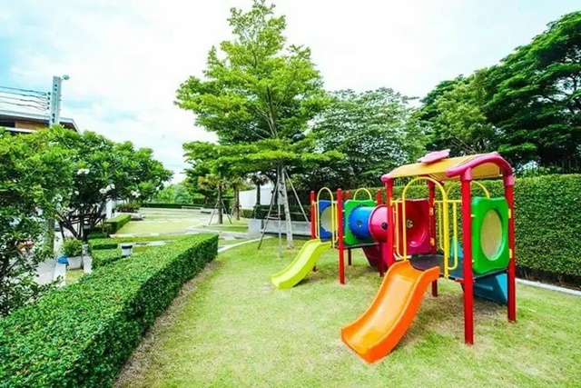 ใหม่มาก ทาวน์เฮ้าส์ 2 ชั้น MRT มีนบุรี 2.1 กม. 2นอน สามวา หทัยราษฏร์ บิ๊กซี ร่มเกล้า 1.7 กม. 2น้ำ 22ตร.วา ผ้าม่านใหม่ทั้งหลัง  ครัวบิ้วอิน