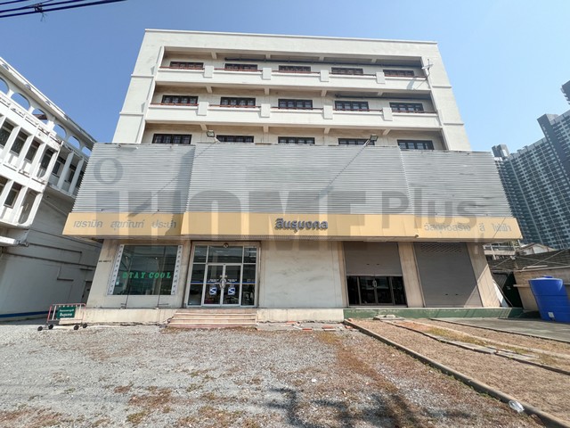 เช่า อาคาร สำนักงาน โชว์รูมสินค้า ติดถนนเทพารักษ์ แนวรถไฟฟ้าสีเหลืองที่ตั้ง : ถ.เทพารักษ์ ตำบลเทพารักษ์ อำเภอเมืองสมุทรปราการ สมุทรปราการ 10270รายละเอียดทรัพย์ :- เช่า สำนักงาน โชว์รูมสินค้าชั้น1 (ติดถนนเทพารักษ์)01 สำนักงาน พื้นที่ใช้สอย 209 ตร.ม. (ราคา 300 บาท/ตร.ม.)      ห้องน้ำหญิง 3 ห้อง แยก (ชาย, หญิง)      เครื่องปรับอากาศ 3 เครื่อง 02 สำนักงาน พื้นที่ใช้สอย 102.50 ตร.ม. (ราคา 300 บาท/ตร.