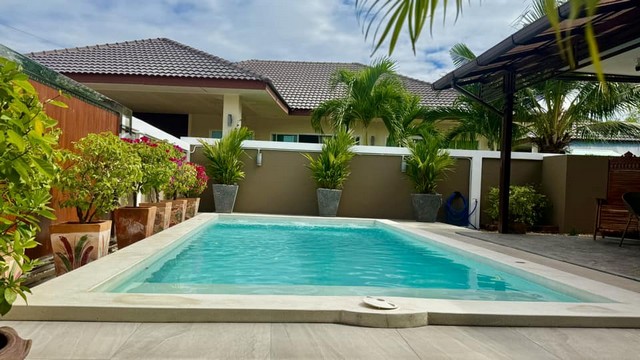 AOM 1572 เช่าบ้านพลูวิลล่า 3 ห้องนอน 3 ห้องน้ำ ลดราคาจาก 80,000 เหลือ 75,000 เดือนปล่อยเช่า 75,000เดือน สัญญารายปี ขาย 9.75 M  ชื่อ บริษัท  โอน 50/50สระว่ายน้ำระบบเกลือ ฟรีค่าดูแลสระ-ฟรีค่าดูแลสวน-ฟรี WiFiครัวยุโรป อุปกรณ์เครื่องใช้ไฟฟ้าสิ่งอำนวยความสะดวกครบตัวบ้านมีระบบไฟฟ้าโซล่าเซลล์  พื้นที่ 108.1 ตรว. พื้นที่ใช้สรอยู่ 159.24 ตร.มห้องน้ำในตัว 2ห้องนอนจอดรถในบ้านได้2คัน ประตูรีโมทไฟฟ้า ประก