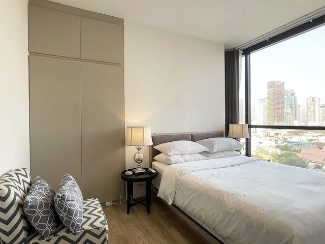 Oka Haus Sukhumvit 36 comfortable clean safe 10th floor BTS Thonglor