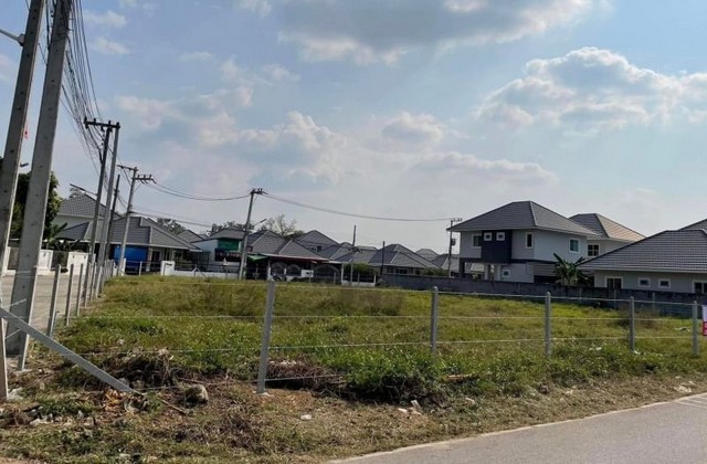 ที่ดินเปล่า แปลงมุม ล้อมรั้วแล้ว สันนาเม็ง สันทราย 