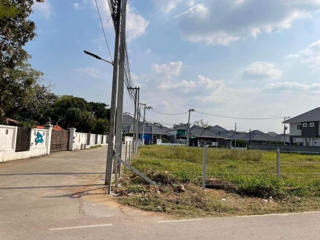 ที่ดินเปล่า แปลงมุม ล้อมรั้วแล้ว สันนาเม็ง สันทราย