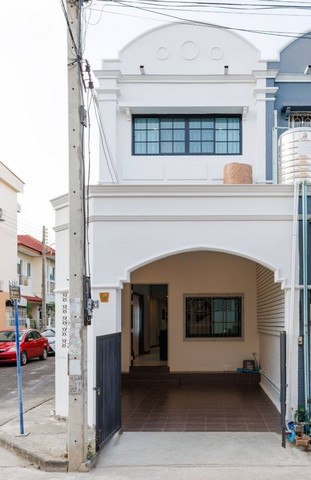 ทาวน์โฮม 3 ชั้น แปลงมุม เฟอร์ครบ แม่เหียะ            