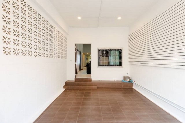 ทาวน์โฮม 3 ชั้น แปลงมุม เฟอร์ครบ แม่เหียะ