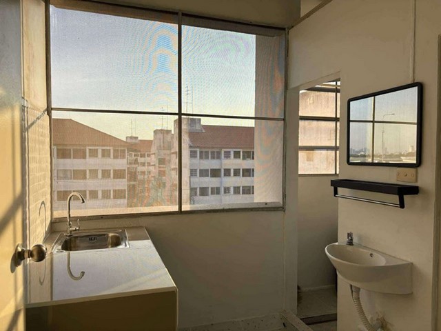 คอนโด ถูกที่สุดในย่านนี้ เอื้ออาทรประชานิเวศน์ 23.6 ตรม. 4.5 แสน พร้อมอยู่ เดินทางสะดวก ใกล้รถไฟฟ้า ศูนย์การค้า โรงพยาบาล ศูนย์ราชการ