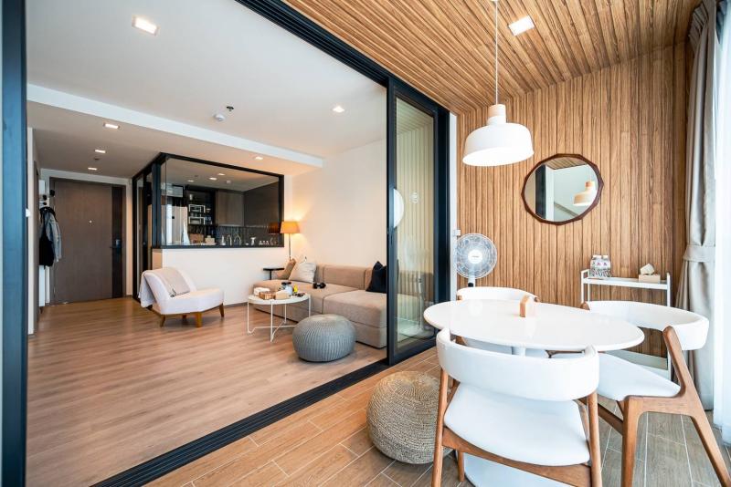 ขาย(For Sale) คอนโด : เดอะ ไลน์ พหลโยธิน อาคาร B (The Line Phahonyothin Park B) ประเภท : 2 ห้องนอน 2 ห้องน้ำ(ห้อง Duplex 2 ชั้น) พื้นที่ : 83 ตรม. ทิศ: ใต้ เฟอร์นิเจอร์ : ครบ ราคาขาย : 11,000,000 บาท ค่าโอน = 50:50  สิ่งอำนวยความสะดวก -Swimming Pool/สระว่ายน้ำ -Gym/ยิม -Co-Cooking Studio/สตูดิโอทำอาหารร่วม -Co-Living Lounge /เลานจ์ -Floating Nest / Rooftop Garden /สวนลอยฟ้า -Co-working Space /ห้องทำงานร่วมกัน - Co-Playing Space /ห้องเด็กเล่น -Photo Studio /สตูดิโอถ่ายภาพ ทำเล ???? 300 เมตรจาก BTS ห้าแยกลาดพร้าว ???? 800 เ