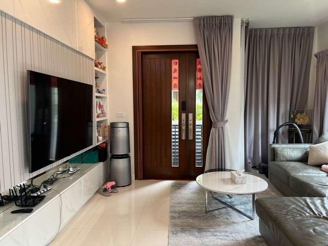 ให้เช่าบ้านเดี่ยว 3 ชั้น หมู่บ้าน เดอะ ซิตี้ เอกมัย-ลาดพร้าว ขนาด  56  ตรว. 4 นอน 5 น้ำ  บ้านสวย  เฟอร์ครบ ใกล้ เซ็นทรัลอีสต์วิลล์