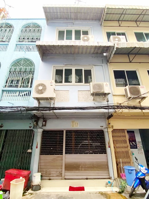 ย่านธุรกิจ 3 สุขุมวิท38 รักสัตว์ BTS ทองหล่อ 600 ม. ทาวน์เฮาส์ 3 ชั้น บิ๊กซี พระราม4  นอน 3 น้ำ 140 ตร.ม.25 ตร.วา.ม. เอ็มควอเทียร์ 1.85 กม.