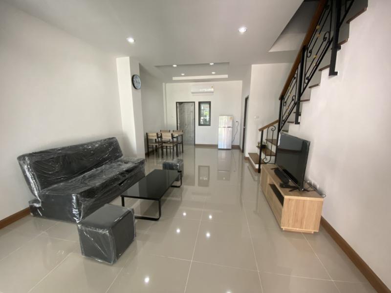 สนใจทรัพยนี้ ติดต่อ =>> คุณนุ้ย 083-197-9826, 064-546-4241Line ID : living-dLVR00002 : ให้เช่าทาวน์โฮม 2ชั้น ฟังก์ชั่นบ้านเดี่ยว เฟอร์ครบ พร้อมอยู่ หมู่บ้านอรินสิริ คันทรี ฮิลล์ ทาว์โฮม ถนนเลี่ยงเมืองหนองมน บางแสน จ.ชลบุรี *บ้านพร้อมอยู่! บรรยากาศเงียบสงบ! ถนนกว้าง!  เฟอร์นิเจอร์ครบทั้งหลัง!xxไม่อนุญาตให้เลี้ยงสัตว์ทุกชนิดค่ะxx- ขนาด 20 ตรว., 3 ห้องนอน, 3 ห้องน้ำ, จอดรถได้ 2 คัน-เฟอร์นิเจอร์ครบทุกห้อง-