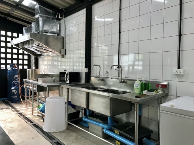 ครัวกลาง - ชั้นล่าง ใจกลางอ่อนนุช เปิดร้านเดลิเวอรี่ 55 ตร.ม. ทำเลดี1 แอร์ 2 จอดรถ ม.ดุสิตธานี 2.1 กม.ซ.อ่อนนุช 37-41ให้เช่า
