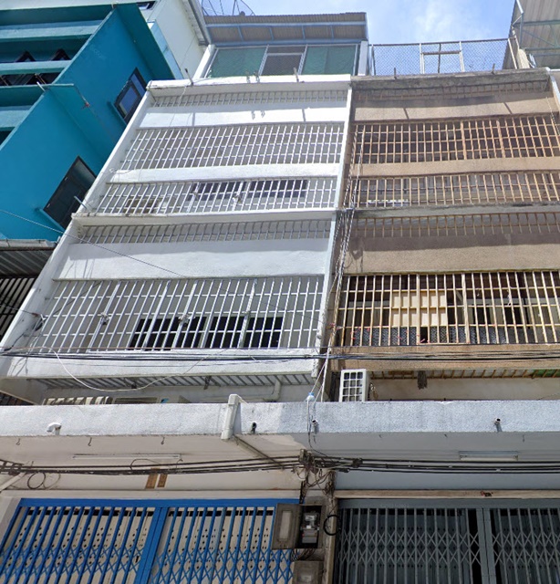 ตลาดน้อย 500 ม.ใกล้ท่าเรือสี่พระยา ข้ามไป Iconsiam ตึกแถว 4 ชั้น 2-3 นอน  เยาวราช 1.2 กม.ตลาดสำเพ็ง 1.8 กม.