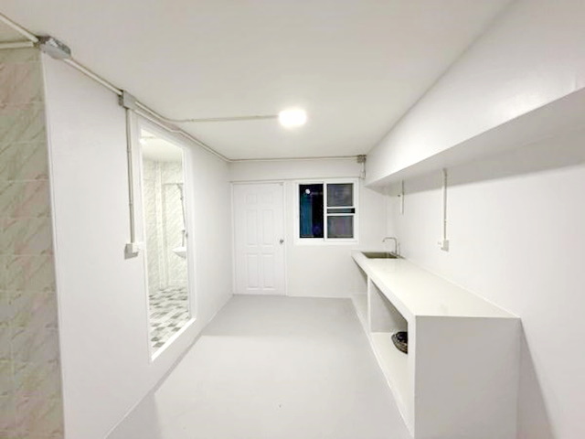 ติดถนนใหญ่ .เช่า ขายอาคารพาณิชย์ 3.5 ชั้น 3นอน บิ๊กซีฉะเชิงเทรา2 1.6 กม มีดาดฟ้า 2น้ำ ให้เช่า ขาย  รพ.พุทธโสธร 900ม.24 ตร.วา. 300 ตร.ม.