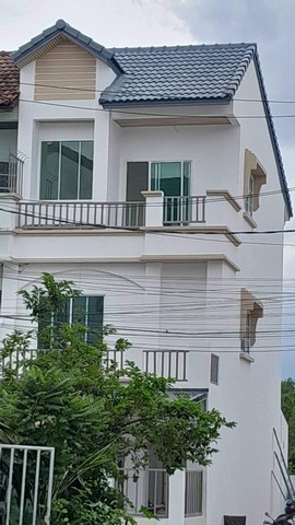 ขายทาวน์โฮมส์ 3 ชั้น นวลจันทร์ 36 แขวงนวลจันทร์ เขตบึงกุ่ม กรุงเทพมหานคร ที่ตั้ง : แขวงนวลจันทร์ เขตบึงกุ่ม กรุงเทพมหานคร 10230https://maps.app.goo.gl/ZJ3TVnwPPR2QahFx8ขนาดที่ดิน 17. ตารางวารายละเอียดทาวน์โฮมส์ 3 ชั้น นวลจันทร์ 36รีโนเวทใหม่ พร้อมย้ายเข้าอยู่ 3 ห้องนอน  3 ห้องน้ำ1 ห้องครัวจอดรถภายในบ้านได้ 1 คัน ฟรีค่าโอนภายในเดือน 01/2568ฟรีปั๊มน้ำ+แท้งน้ำโปรโมชั่นดีดีฟรีค่าโอนภายในเดือน 01/2568ฟรีปั