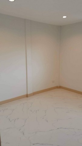 ขายทาวน์โฮมส์ 3 ชั้น นวลจันทร์ 36 แขวงนวลจันทร์ เขตบึงกุ่ม กรุงเทพมหานคร