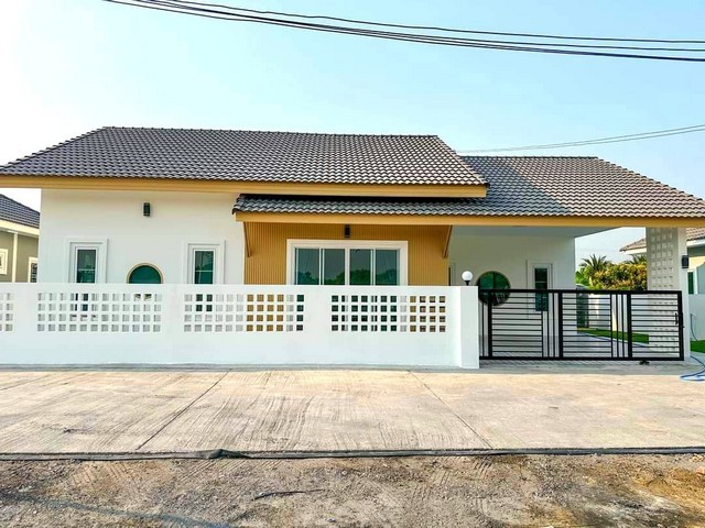 ขายบ้านใหม่มินิมอลเริ่ม 62ตรว. 3นอน2น้ำ 1.95ลบ. ฟรีโอน ของแถม ใกล้ตลาดเจดีย์แม่ครัว ถนนเชียงใหม่-พร้าว ต.แม่แฝกใหม่ อ.สันทราย เชียงใหม่#ขายบ้านสร้างใหม่ ใกล้ตลาดเจดีย์แม่ครัว ถนนเชียงใหม่-พร้าว ต.แม่แฝกใหม่ อ.สันทราย เชียงใหม่ #บ้านสไตล์มินิมอล 2 หลังสุดท้าย -  62 ตารางวา 130 ตารางเมตร -  3 ห้องนอน  2 ห้องน้ำ 1 ห้องรับแขก -  1 ห้องครัว  2  ที่จอดรถ#เริ่ม 1.95 ล้านบาท (1,950,000 บาท)/ ฟรีโอน ตาม