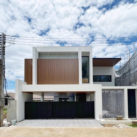 ขายบ้านใหม่พูลวิลล่า2ชั้น Pool Villa 68.9ตรว. 4นอน5น้ำ 10.8ลบ. หมู่บ้านวังตาล ต.สันผักหวาน อ.หางดง เชียงใหม่#เปิดจอง Modern Pool Villa โครงการใหม่หมู่บ้านวังตาล ต.สันผักหวาน อ.หางดง  จ.เชียงใหม่===============================#ขายบ้านในโครงการหมู่บ้านวังตาล สร้างเพียง 2 หลังเท่านั้น พร้อมเข้าอยู่มี รปภ. ตลอด 24 ชั่วโมง ค่าส่วนกลางตั้งแต่ปีที่ 2 คิด ตรว. ละ 10บาท/เดือน  ##หลัง A ราคา 10.8 ล้าน (10,800,000 บาท) รวมบิ้วอิน    ที่ดิ