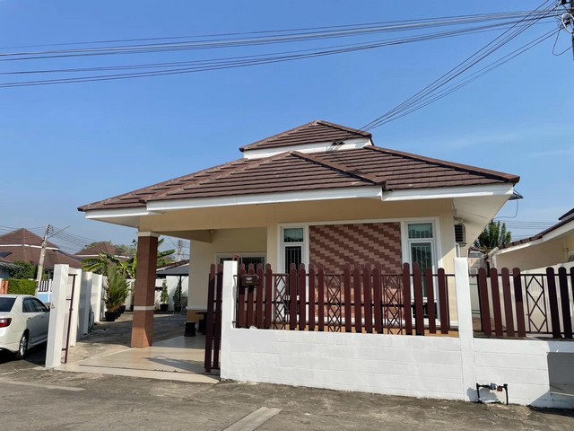 AOM 1582ปล่อยเช่า บ้านเดี่ยว  27,000บ้าน 2 ห้องนอน 2 ห้องน้ำเฟอร์นิเจอร์ ใหม่ เครื่องใช้ไฟฟ้าใหม่-แอร์-ทีวี-ตู้เย็น-เครื่องซักผ้าเนื้อที่ 91 ตารางวา ซอย. สยาม หมู่บ้าน โชคชัยมีสระว่ายน้ำส่วนกลางครับพร้อมเข้าอยู่ ติดต่อขอรูปและรายละเอียดเพิ่มเติม  สนใจนัดชมสถานที่จริงContact คุณต๋อม 081-925-2443   คุณต๋อย 086-542-7078LINE 081-925-2443   LINE 086-542-7078 อสังหาริมทรัพย์ ยินดีรับฝากขาย-เช่า อสังหาริมทรัพย์ทุกชน