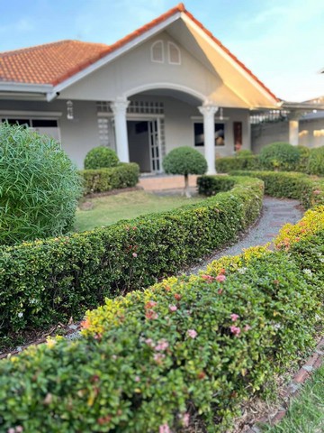 AOM 1580บ้านให้เช่า ติดทรัพย์พิกัด เทพประสิทธิ์ 2 ห้องนอน 3 ห้องน้ำ1อ่างอาบน้ำ 1 ห้องครัว 1 ห้องรับแขก 1 ห้องอาหารมีที่จอดรถ สระว่ายน้ำสวนหน้าบ้านเครื่องใช้ไฟฟ้า แอร์ 3 ตัว ตู้เย็น เครื่องซักผ้า เตาไฟฟ้า เครื่องทำน้ำอุ่น ทีวี เฟอนิเจอร์ครบไม่รับสัตวเลี้ยงเช่าเป็นที่อยู่อาศัยไม่รับธุรกิจราคาเช่า 40,000 บาท เดือนประกัน 2 เดือน ล่วงหน้า 1 เดือนติดต่อขอรูปและรายละเอียดเ