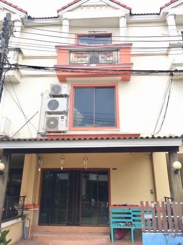LVNu52991 ให้เช่า ทาวน์เฮ้าส์ 3 ชั้น นิรันดร์สิริ สามวา – สุวรรณภูมิ NIRUNSIRI ใกล้โรงเรียนเอกบูรพา ราคาเช่า : 12,000 บาท/เดือน ที่ตั้ง : ซอยสามวา ถนนรามอินทรา เขตมีนบุรี กรุงเทพมหานครชื่อโครงการ : นิรันดร์สิริ สามวา – สุวรรณภูมิ NIRUNSIRIรายละเอียด :- พื้นที่ใช้สอย 137 ตร.ม.- 3 ห้องนอน - 3 ห้องน้ำ สิ่งอำนวยความสะดวก :- ระบบรักษาความปลอดภัยตลอด 24 ชม.สถานที่ใกล้เคียง : - เทสโก้ โลตัส สาขามีนบุรี- บิ