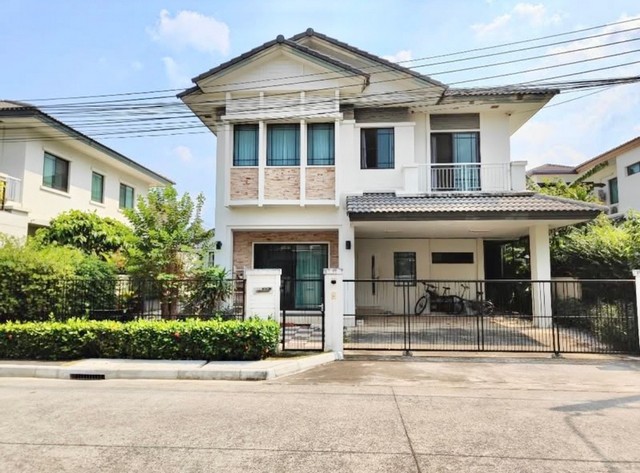 LV52988 ให้เช่า หมู่บ้านมัณฑนา เลค วัชรพล ถนนสุขาภิบาล 5 ทำเลดี บ้านสวย เฟอร์ครบ พร้อมอยู่ราคาเช่า : 65,000 บาท/ เดือน (ขั้นต่ำ  1 ปีื จ่ายเงิน: ประกัน 2 เดือน ล่วงหน้า 1 เดือน : รวมจ่าย 3 เดือนก่อนเข้าอยู่)ที่ตั้ง : ถนนสุขาภิบาล ๕ แขวงออเงิน เขตสายไหม กรุงเทพมหานคร 10220ชื่อโครงการ : มัณฑนา เลค วัชรพล / Mantana Lake Watcharapolรายละเอียด : - บ้าน 2 ชั้น - เนื้อที่ 62 ตารางวา - พื้นที่ใช้สอย 240 ตร.ม.- 3 ห้องนอน - 3 ห