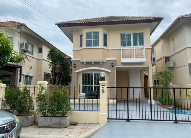 LV52987 ให้เช่า กรีนพาร์ค ชวนชื่น ซิตี้ Green Park Chuanchuen City คู้บอน 27 แยก 11 ใกล้รถไฟฟ้าสีชมพูราคาเช่า : 27,000 บาท/ เดือน  (พร้อมเข้าอยู่ 1 ต.ค .67)  ที่ตั้ง : ซอยคู้บอน 27 แขวงคันนายาว เขตคันนายาว กทม.ชื่อโครงการ : กรีนพาร์ค ชวนชื่น ซิตี้ Green Park Chuanchuen Cityรายละเอียด : - พื้นที่ 35.9 ตร.ว. - 3 ห้องนอน - 2 ห้องน้ำ - 1 ที่จอดรถในบ้าน- มีพื้นที่ลานซักล้าง หน้าบ้าน-หลังบ้าน- ฟรีแอร์ 4 เครื่อง- ฟรีเครื่องทำน้ำอุ่น 2 เครื่อ