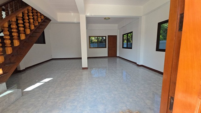 ขายบ้านไม้สักหลังใหญ่ สร้างใหม่ ใกล้เมืองเชียงใหม่