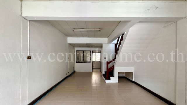 •บ้านแฝด 3 ชั้น เนื้อที่ 38.7 ตรว.พื้นที่ใช้สอย 218 ตรม. •จอดรถ 3 คัน หน้าบ้านทิศตะวันออก ตรงข้ามเป็นสวนหย่อม •4 ห้องนอน 4 ห้องน้ำ มีห้องนอนชั้นล่างรองรับผู้สูงวัย•ห้อง master room มี wolk-in closet แยกสัดส่วนลงตัวมาก พร้อมห้องน้ำในตัว มีอ่างอาบน้ำ•แอร์ 5 เครื่อง ติด Wallpaper ชั้น 1,2 พร้อมผ้าม่านอย่างดี ทั้งหลัง•บ้านสวยมาก ตกแต่งด้วยเฟอร์นิเจอร์ Built-in เกรด Premium สวย หรู•ห้องครัว built-in สวย มีครัวน�