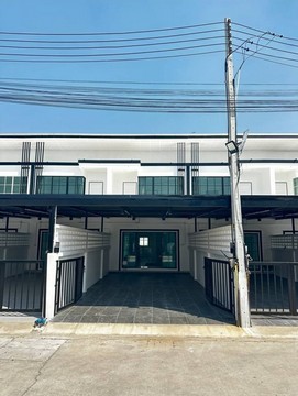 TEL : 092-288 9359 คุณดนิตาLine : https://line.me/ti/p/yxo92dHWP1ขายทาวน์โฮม 2 ชั้น หมู่บ้านรัตนากร 18พิกัด : ซอยหนองปลาไหล 2 พัทยาพื้นที่ขนาด 28 ตารางวา2 ห้องนอน 2 ห้องน้ำ 1 ห้องครัว1 ห้องเก็บของ 1 ห้องรับแขกที่จอดรถในบ้าน 2 คัน สวนหลังบ้านของแถมมากมายสุดคุ้ม- ฟรี ชุดชั้นวางทีวีห้องรับแขก- ฟรี ชุดห้องนอน 2 ห้อง- ฟรี โซฟาห้องรับแขก- ฟรี โต๊ะกินข้าว4ที่นั่ง- ฟรี ผ้าม่านสั่งตัดทั้งหลัง- ฟรี เคาน์เตอร์ครัวพร