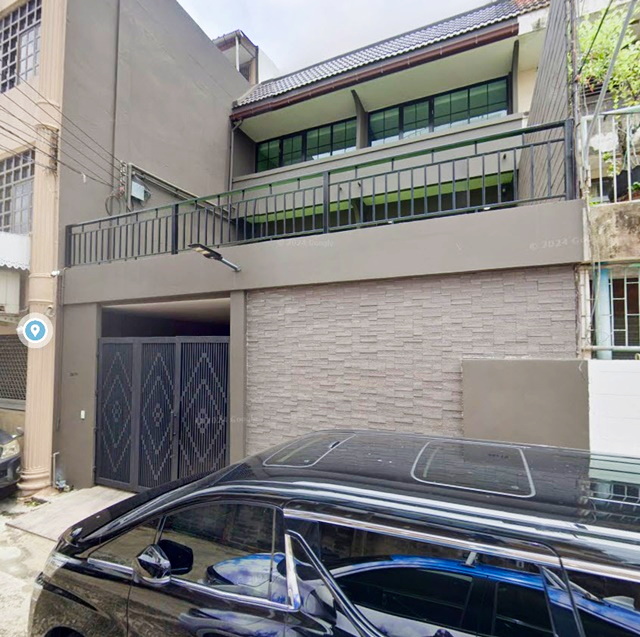 บิ๊กซีพระราม 4 500 ม.BTSทองหล่อ 800ม. 10นอน  ให้เช่า ทั้งหลัง ตึก 4 ชั้น 2 คูหา  5น้ำ สวย ใจกลางเมือง 50 ตร.วา.700 ตร.ม. . 9 แอร์