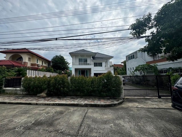 HR2072ให้เช่าบ้านเดี่ยว 2 ชั้นครึ่ง โครงการบ้านลลิล อินเดอะพาร์ค วัชรพล-พหลโยธิน เดินทางสะดวกใกล้ทางด่วน