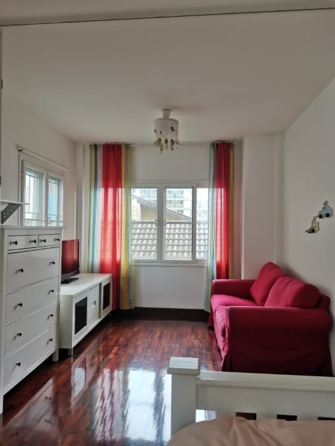 ให้เช่าบ้านเดี่ยวย่านใจกลางลาดพร้าว2ชั้นมี2นอน2น้ำ แอร์ฯ เฟอร์นิเจอร์ครบ ราคาเช่าเดือนละ25,000บาท ใกล้ยูเนี่ยนมอลล์ ห้าแยกลาดพร้าว ถ.ลาดพร้าวรายละเอียด-มี2ห้องนอน2ห้องน้ำ-แอร์ เฟอร์นิเจอร์ครบ-เนื้อที่49ตารางวา-จอดรถได้1ในบ้าน1คันหน้าบ้าน-ห่างจาก MRT รัชดา 600 ม และห้าแยกลาดพร้าว -อยู่ถนนลาดพร้าว26สถานที่ใกล้เคียง :  - MRT ลาดพร้าว- สวนลุมไนท์บาซาร์- บิ๊กซีเอ็กตร้า ลาดพร