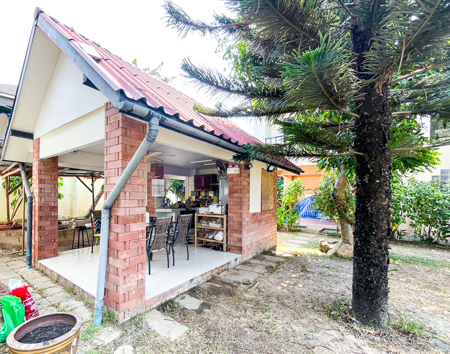 ขายบ้านพร้อมที่ดินสุดสวยใจกลางเมืองเฉวง ตำบลบ่อผุด อำเภอเกาะสมุย จังหวัดสุราษฎร์ธานี