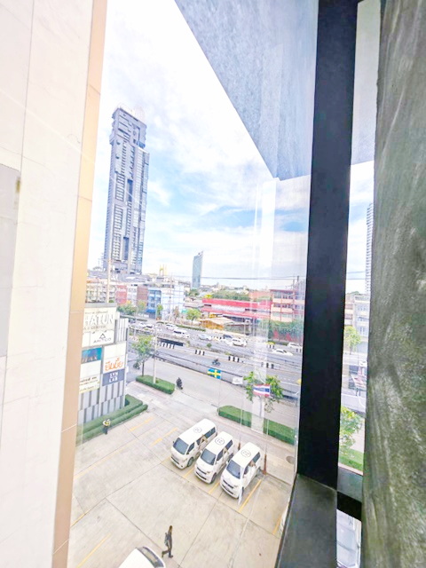 ให้เช่า สำนักงาน โชว์รูม เทอร์มินอล 21 พระราม 3 1.4 กม.  แยกชั้น1-4  ติดถนนใหญ่ พระราม 3 วิวแม่น้ำ 81-151ตร.ม. BRT สะพานพระรามเก้า 300ม.