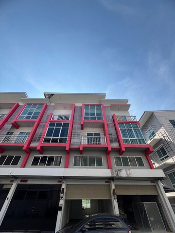 ขายอาคารพาณิชย์ศรีราชา 3 ชั้นครึ่ง แปลงมุม  ติดถนนสาย7 ศรีราชา-หนองยายบู่ ชลบุรี FP-B062