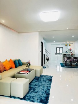 ขายทาวน์โฮม 2 ชั้น หมู่บ้านรัตนากร 18 พัทยา พร้อมเข้าอยู่ RP-H096