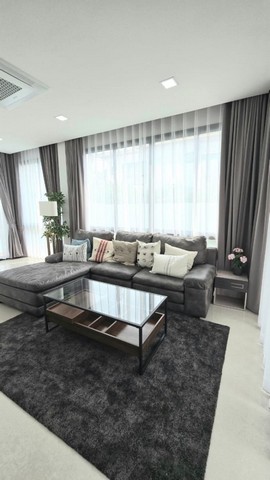 พูลวิลล่าสุดหรู 2 ชั้น ใกล้แยกข่วงสิงห์ ช้างเผือก