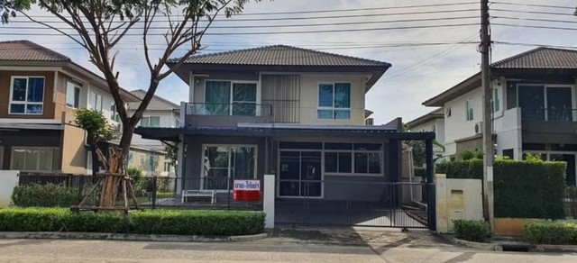 LV529945 ให้เช่า บ้านเดี่ยว หมู่บ้านพฤกษ์ลดา สุวรรณภูมิ ใกล้มอเตอร์เวย์ กรุงเทพ – ชลบุรี (สายใหม่)ราคาเช่า : ราคาเช่า 35,000 บาท/เดือนที่ตั้ง : ซ.ลาดกระบัง 54 (ซอยวัดศรีวารีน้อย) ถนนลาดกระบัง อ.บางเสาธง จ.สมุทรปราการชื่อโครงการ : บ้านพฤกษ์ลดา สุวรรณภูมิรายละเอียด :- บ้านเดี่ยว สูง 2 ชั้น - เนื้อที่ 59 ตารางวา - พื้นที่ใช้สอย 200 ตารางเมตร  - ตัวบ้านอยู่ถนน Main หน้ากว้าง 18 เมตร ตัวบ้าน  - ต