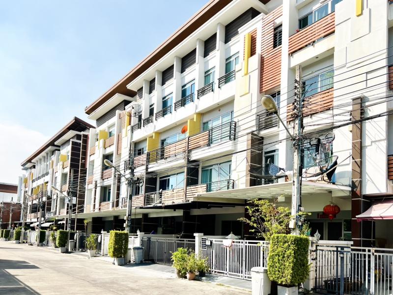 ว่างให้เช่า โฮมออฟฟิศ Biztown ศรีนครินทร์46/1 สนใจต่อรองราคา Line ID : @condobkk (มี@ด้วย) ห้องปล่อยเช่าไวมากรีบหน่อยนะคะ  