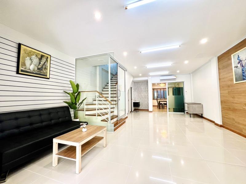 ว่างให้เช่า โฮมออฟฟิศ Biztown ศรีนครินทร์46/1 สนใจต่อรองราคา Line ID : @condobkk (มี@ด้วย) ห้องปล่อยเช่าไวมากรีบหน่อยนะคะ