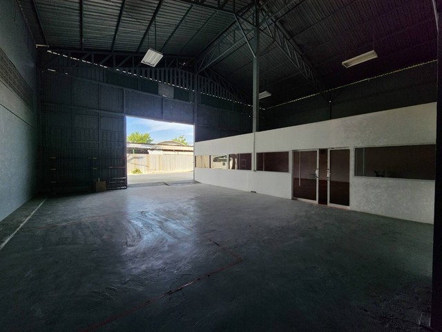 HR2078โกดังให้เช่า ขนาด 500 ตรม. ห้าแยกวัชรพลเหมาะสําหรับเก็บสินค้าหรือเป็นจุดกระจายสินค้า