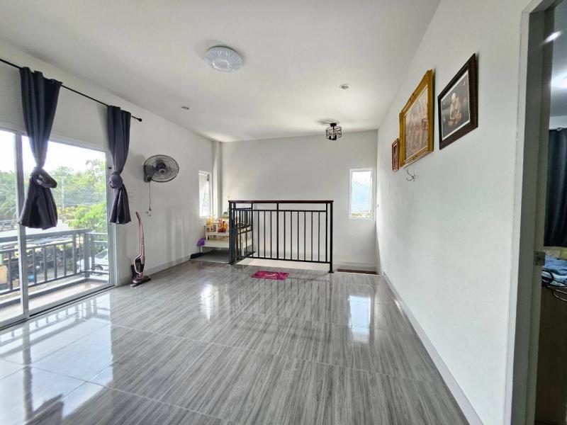 ขายบ้านเดี่ยว2ชั้นปลูกสร้างเอง ขายบ้าน2ชั้นหลังใหญ่ บนเนื้อที่​  100​  ตรว บ้านทำเลดีติดถนนซอยหลักสามารถค้าขายได้