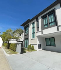 ให้เช่าบ้าน Grande Pleno สุขุมวิทบางนา 3 ห้องนอน 4 ห้องน้ำ