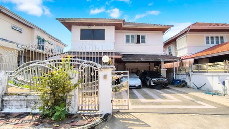 หมู่บ้านยิ่งรวยนิเวศน์ ถนนประชาชื่น ตำบลบางตลาด  อ.ปากเกร็ด  จ.นนทบุรี